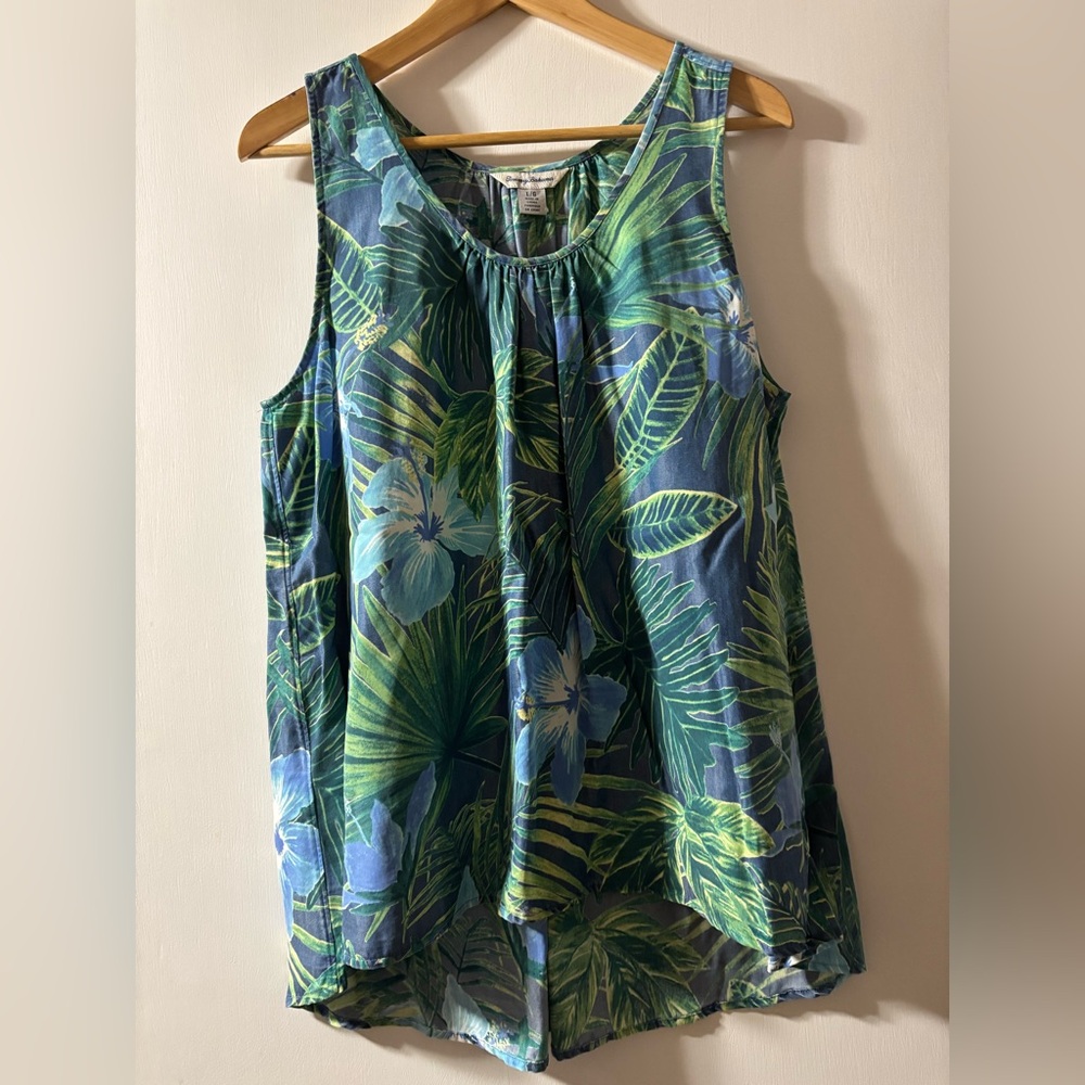 Like new! Tommy Bahama Tropical Print Sleeveless Top
